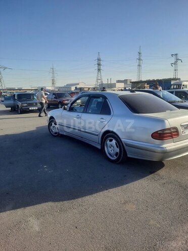 Mercedes E 220 2001, 522,000 km - 2.2 l - Bakı