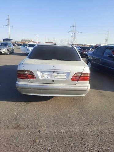 Mercedes E 220 2001, 522,000 km - 2.2 l - Bakı