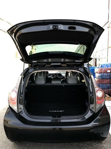 Toyota Prius C 2013, 162,402 km - 1.5 l - Bakı