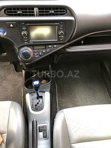 Toyota Prius C 2013, 162,402 km - 1.5 l - Bakı