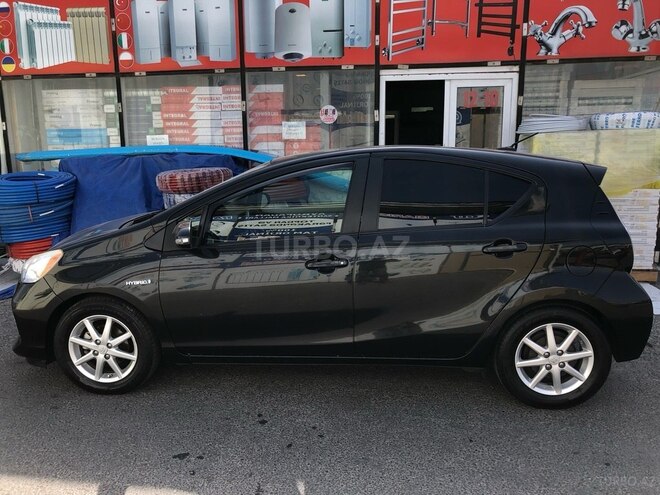 Toyota Prius C 2013, 162,402 km - 1.5 l - Bakı