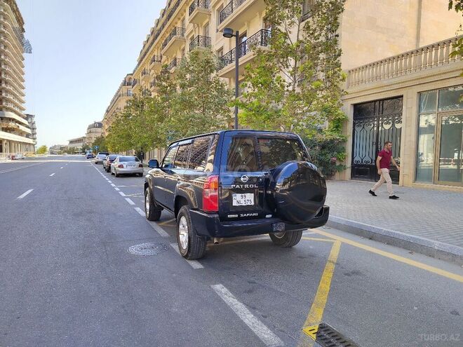Nissan Patrol 2007, 298,000 km - 4.8 l - Bakı