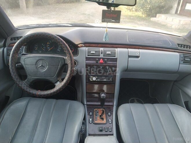 Mercedes E 220 1996, 177,000 km - 2.2 l - Bərdə