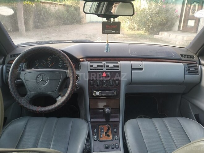 Mercedes E 220 1996, 177,000 km - 2.2 l - Bərdə