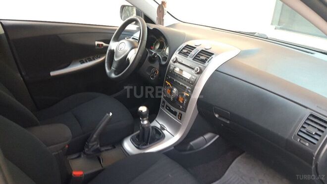 Toyota Corolla 2010, 178,000 km - 1.4 l - Bakı