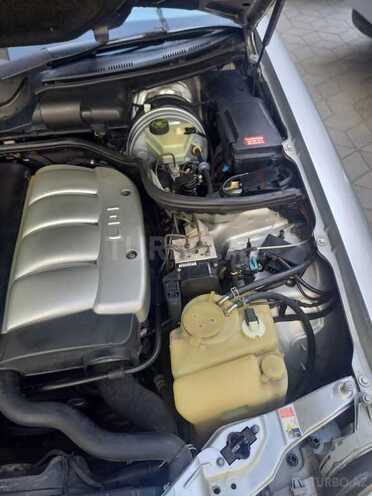 Mercedes E 220 2000, 347,000 km - 2.2 l - Bakı