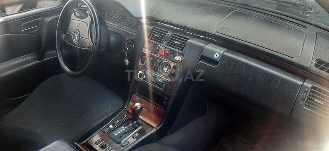 Mercedes E 220 1996, 526,000 km - 2.2 l - Gəncə
