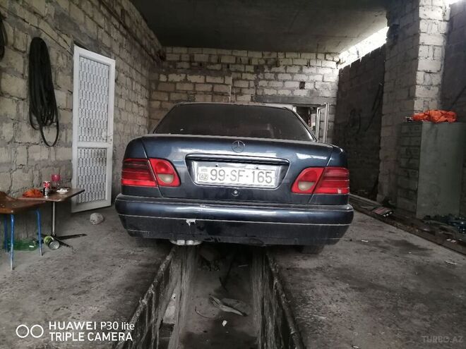Mercedes E 220 1996, 526,000 km - 2.2 l - Gəncə