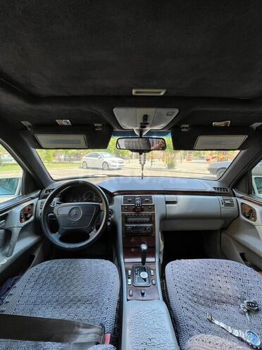 Mercedes E 320 1997, 325,000 km - 3.2 l - Bakı