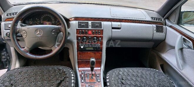 Mercedes E 240 2001, 38,400 km - 2.6 l - Bakı