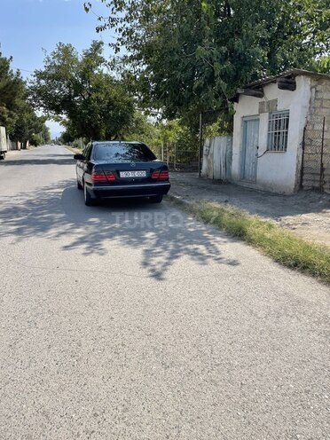 Mercedes E 240 1997, 175,920 km - 2.4 l - Gəncə