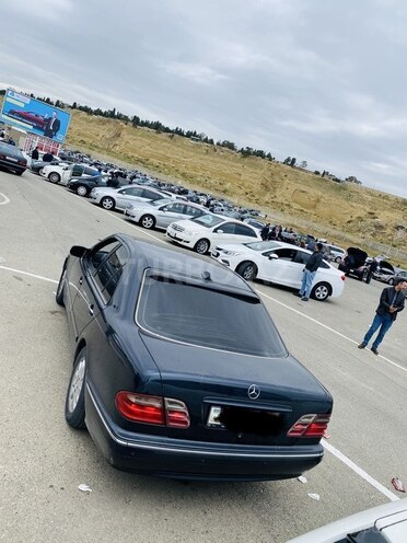 Mercedes E 270 2001, 381,000 km - 2.7 l - Bakı