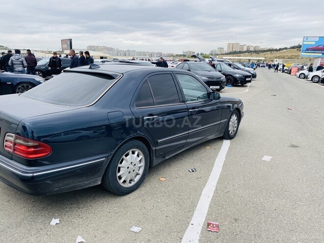 Mercedes E 270 2001, 381,000 km - 2.7 l - Bakı