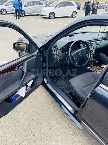 Mercedes E 270 2001, 381,000 km - 2.7 l - Bakı