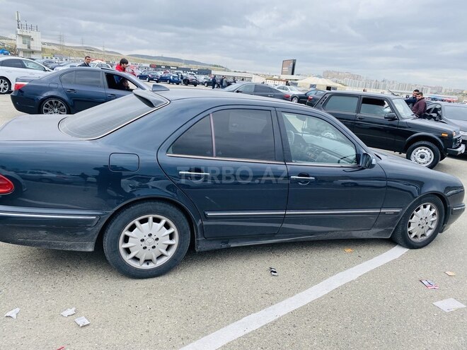 Mercedes E 270 2001, 381,000 km - 2.7 l - Bakı