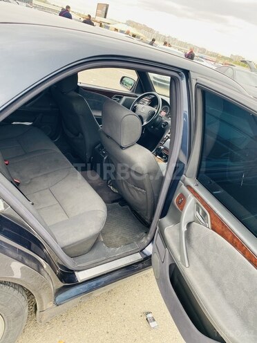 Mercedes E 270 2001, 381,000 km - 2.7 l - Bakı
