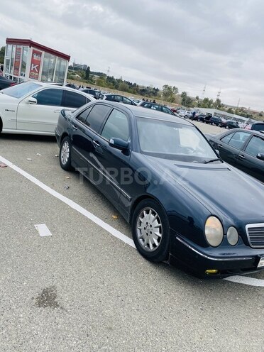 Mercedes E 270 2001, 381,000 km - 2.7 l - Bakı