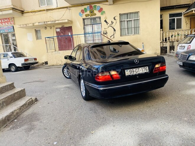 Mercedes E 270 2001, 381,000 km - 2.7 l - Bakı