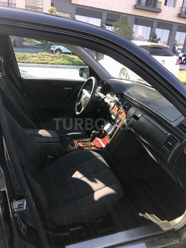 Mercedes E 240 2001, 350,000 km - 2.6 л - Bakı