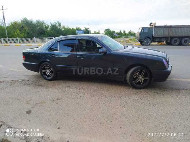 Mercedes E 220 1999, 299,350 km - 2.2 l - İmişli