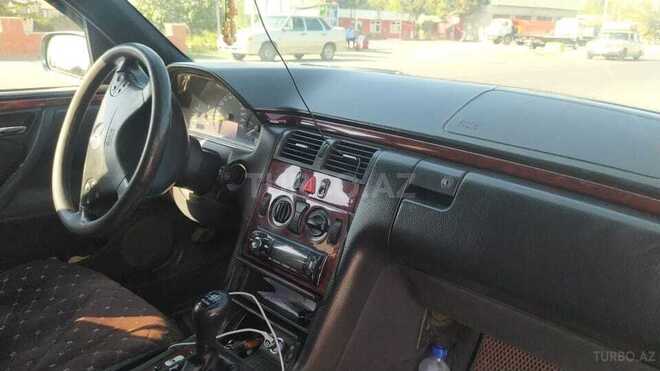Mercedes E 220 1999, 299,350 km - 2.2 l - İmişli