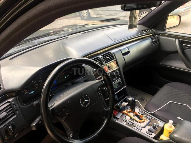 Mercedes E 270 2001, 402,500 km - 2.7 l - Bakı