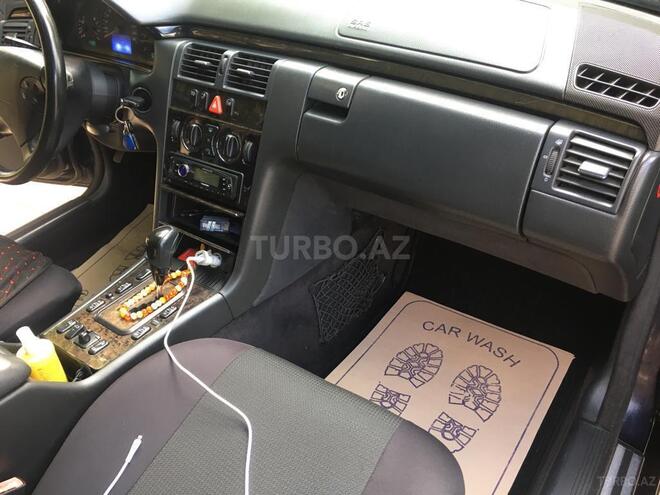 Mercedes E 270 2001, 402,500 km - 2.7 l - Bakı
