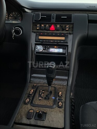 Mercedes E 320 2000, 289,000 km - 3.2 l - Bakı