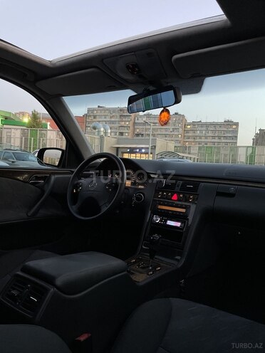 Mercedes E 320 2000, 289,000 km - 3.2 l - Bakı