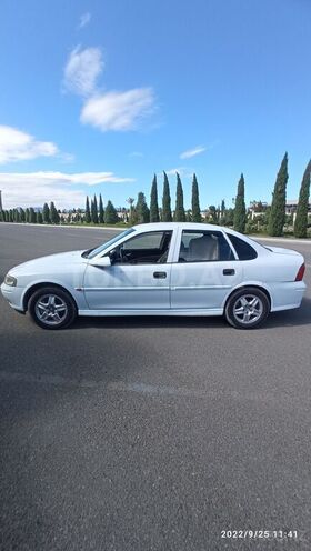 Opel Vectra 2000, 300,000 km - 1.8 l - Gəncə