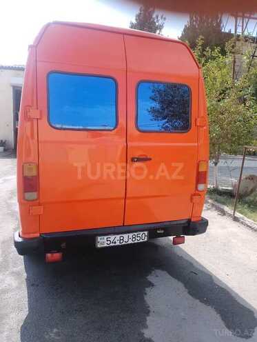 Mercedes 208 D 1991, 900,000 km - 2.3 l - Sabirabad