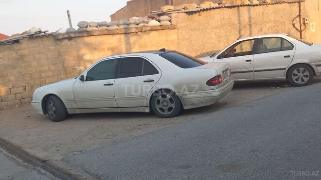 Mercedes E 220 2000, 600,000 km - 2.2 l - Bakı