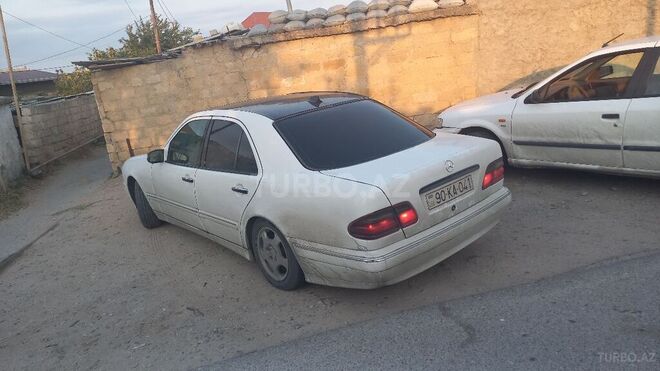 Mercedes E 220 2000, 600,000 km - 2.2 l - Bakı