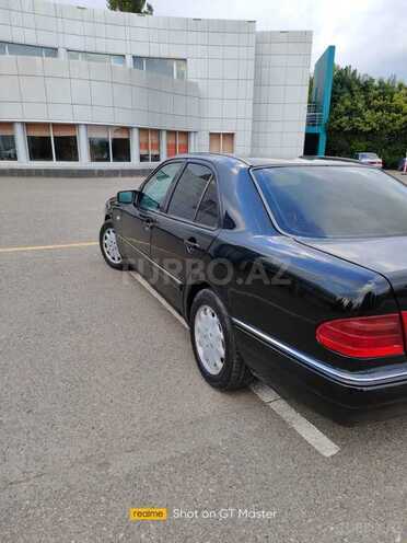 Mercedes E 220 1999, 358,656 km - 2.2 l - Qazax