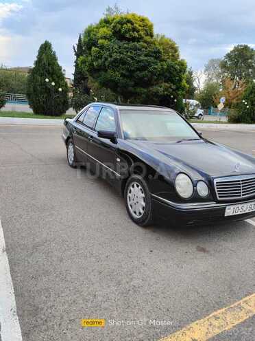 Mercedes E 220 1999, 358,656 km - 2.2 l - Qazax