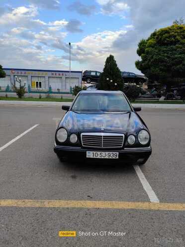 Mercedes E 220 1999, 358,656 km - 2.2 l - Qazax
