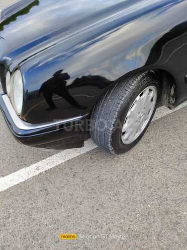 Mercedes E 220 1999, 358,656 km - 2.2 l - Qazax