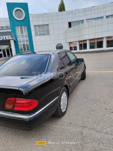 Mercedes E 220 1999, 358,656 km - 2.2 l - Qazax
