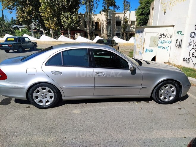 Mercedes E 220 2004, 303,000 km - 2.2 l - Bakı