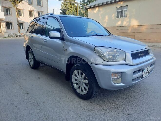 Toyota RAV4 2002, 210,000 km - 2.0 л - Salyan