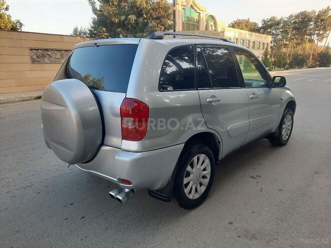 Toyota RAV4 2002, 210,000 km - 2.0 л - Salyan