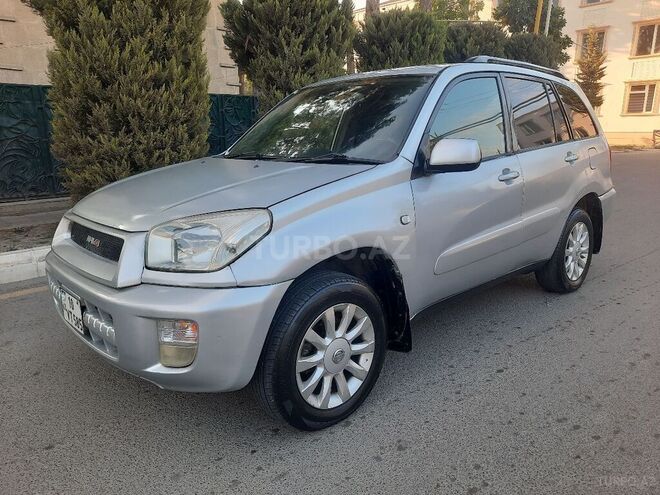 Toyota RAV4 2002, 210,000 km - 2.0 л - Salyan