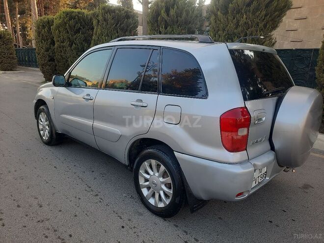 Toyota RAV4 2002, 210,000 km - 2.0 л - Salyan