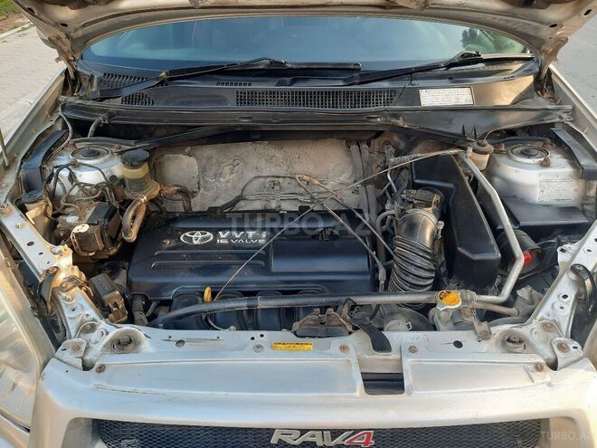 Toyota RAV4 2002, 210,000 km - 2.0 л - Salyan