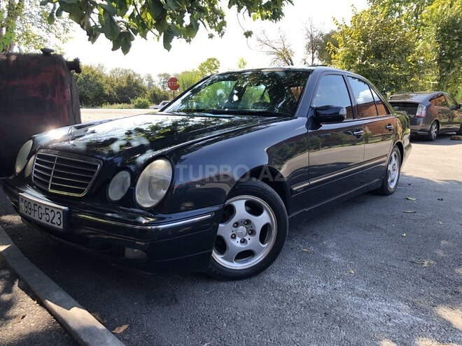 Mercedes E 240 2001, 370,000 km - 2.4 l - Zaqatala