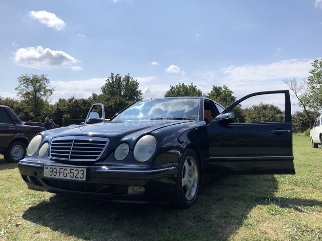Mercedes E 240 2001, 370,000 km - 2.4 l - Zaqatala