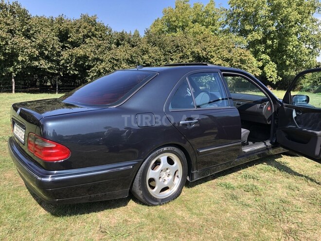 Mercedes E 240 2001, 370,000 km - 2.4 l - Zaqatala