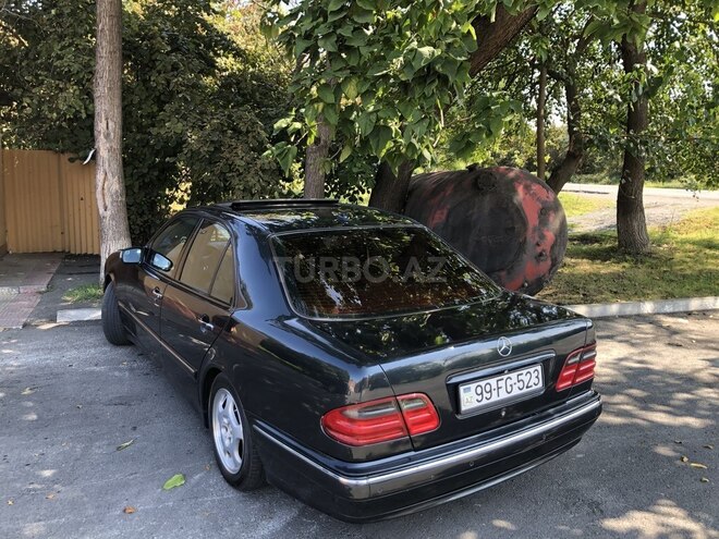 Mercedes E 240 2001, 370,000 km - 2.4 l - Zaqatala