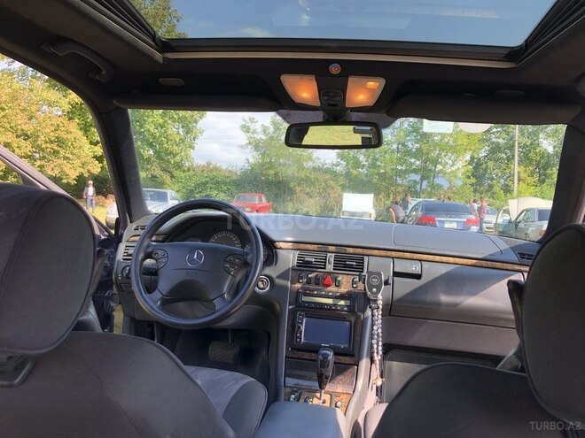 Mercedes E 240 2001, 370,000 km - 2.4 l - Zaqatala
