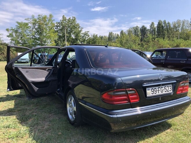 Mercedes E 240 2001, 370,000 km - 2.4 l - Zaqatala